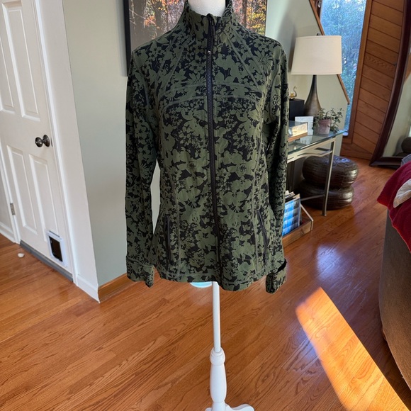 lululemon sz 12 Define Jacket Efflorescent Barracks Green Black - Picture 2 of 8